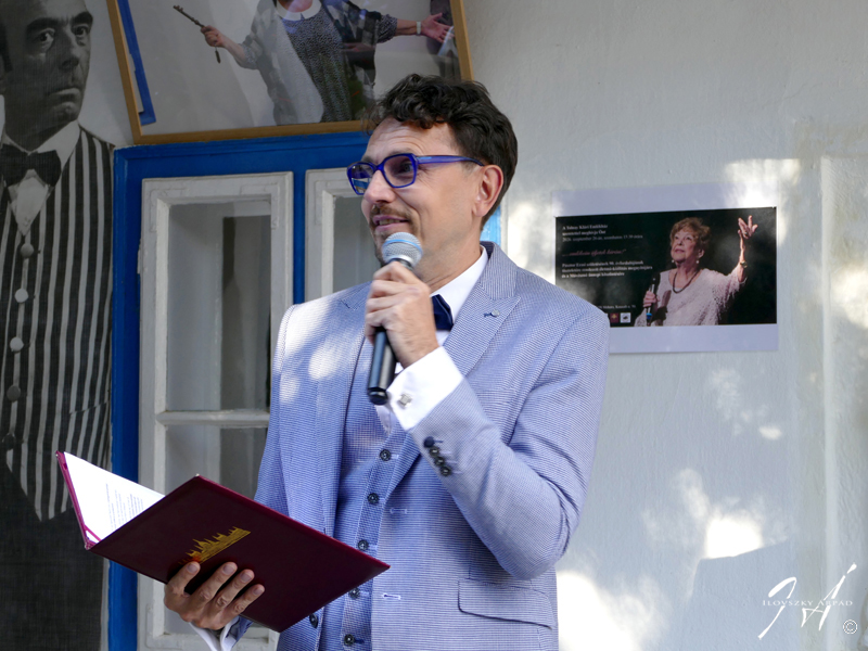 Péter Zsolt színháztörténész, az OSZMI munkatársa